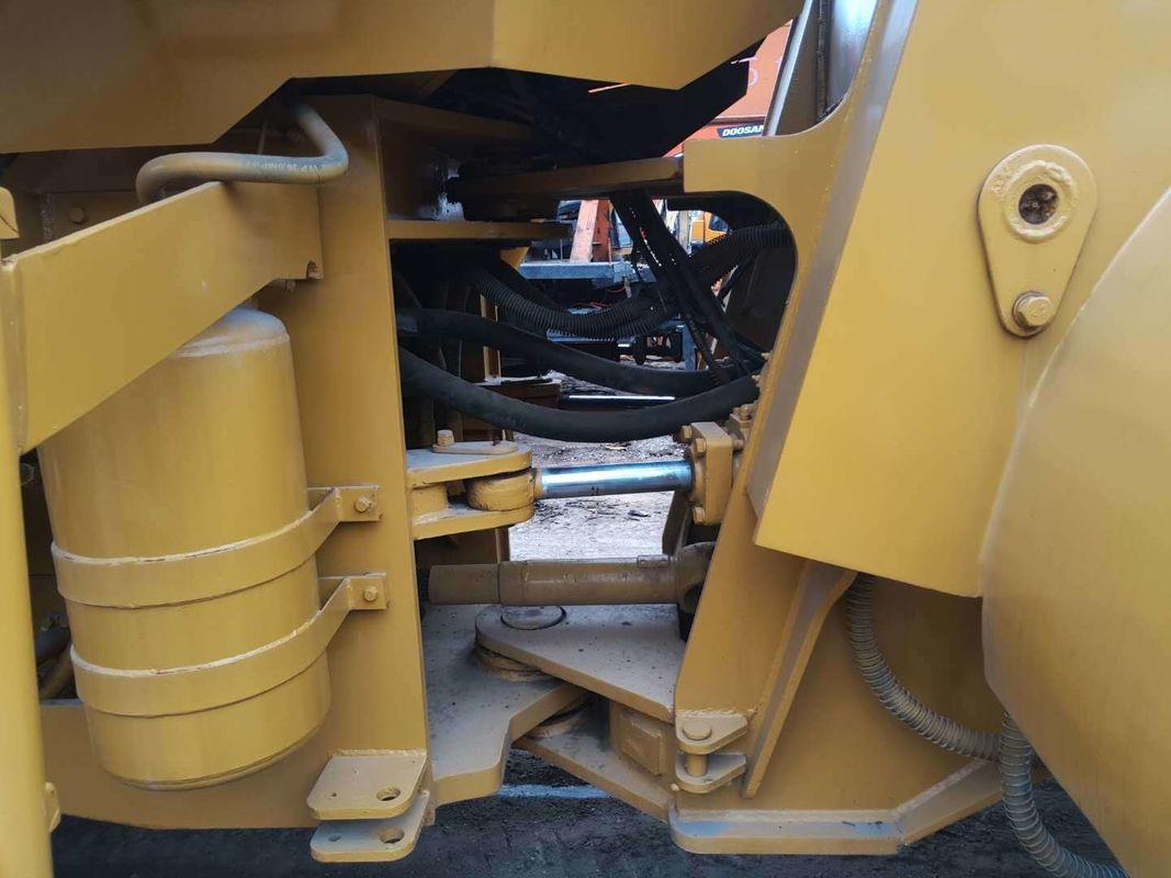 Carregador de rodas Cat 966G usado acessível, com motor de balde de 5,5 m3 e Caterpillar
