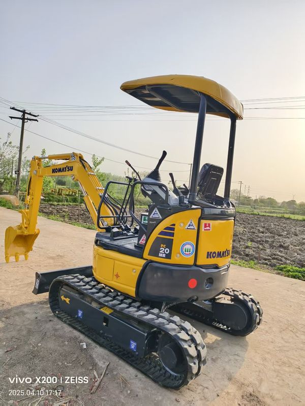 Máquina de escavadeira de 2 toneladas com certificação Komatsu PC20MR quase nova para venda