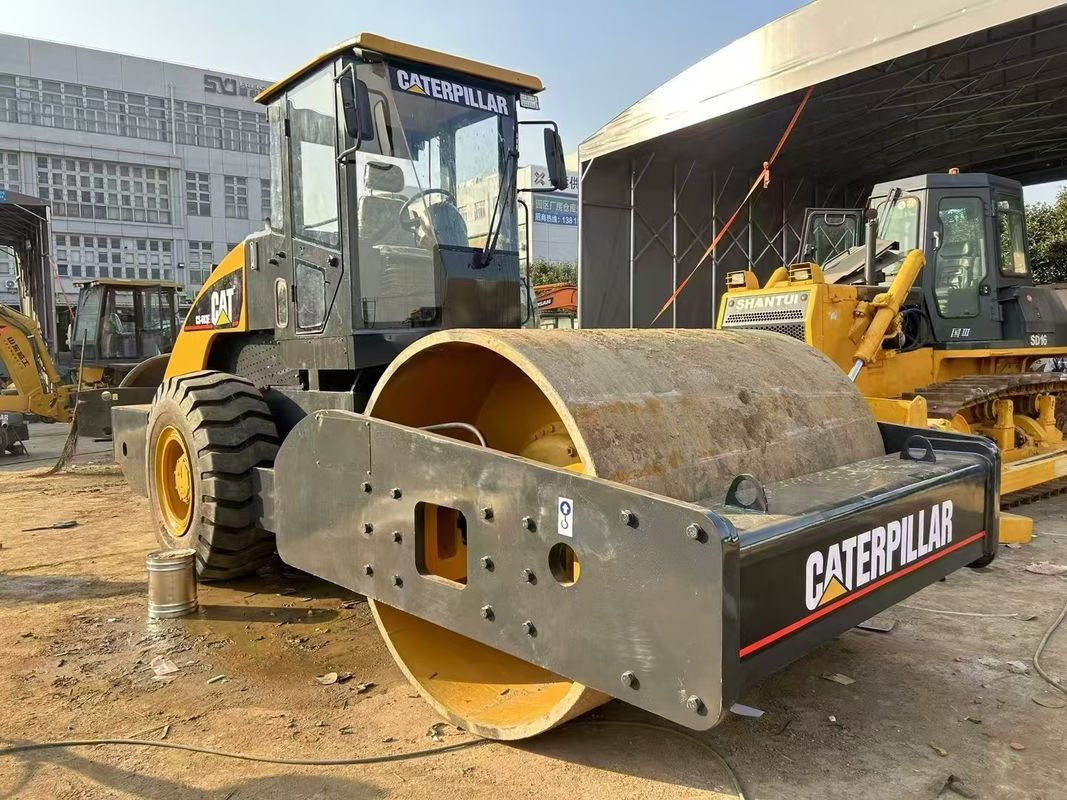 Compactor de rolos vibratórios CAT CS-683E usado 1,8 mm Amplitude 134 kW Potência do motor