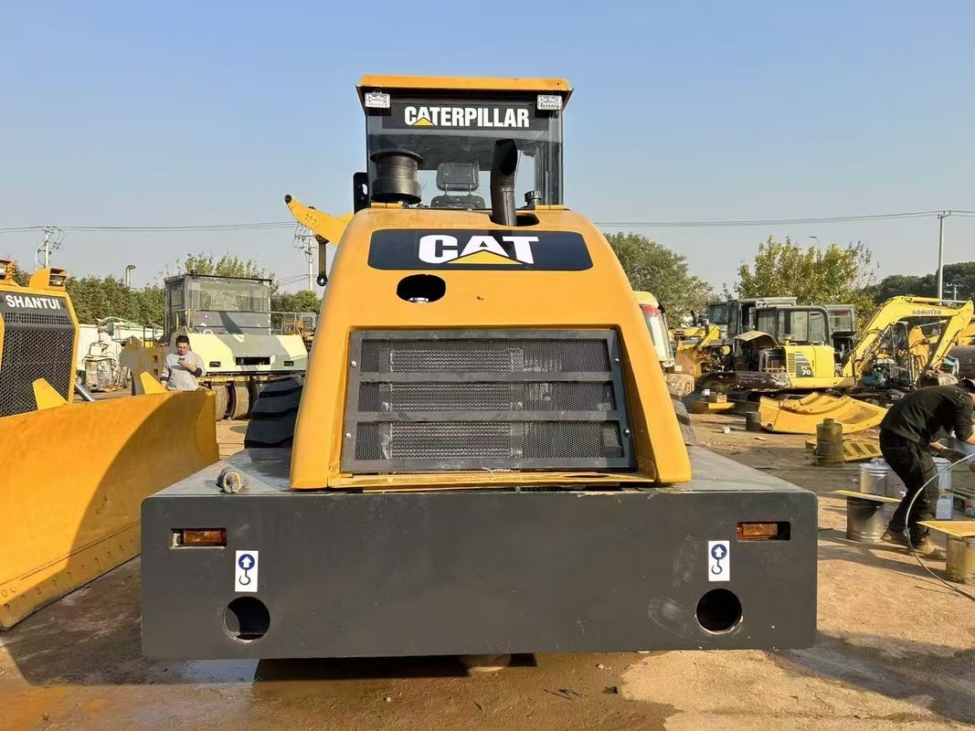 Compactor de rolos vibratórios CAT CS-683E usado 1,8 mm Amplitude 134 kW Potência do motor