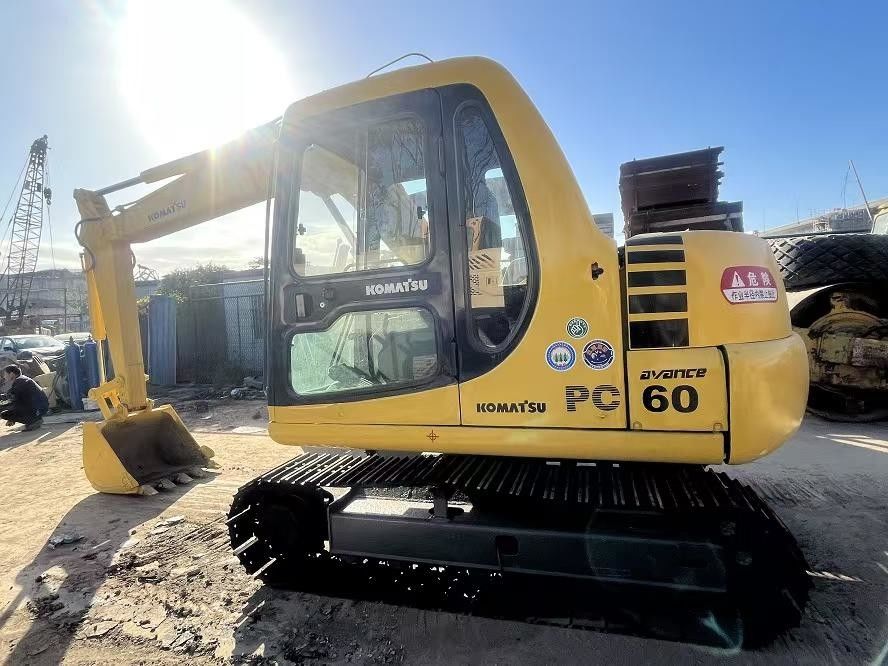 Excavadora KOMATSU PC60-7 de segunda mão Equipamento de escavação de escavadoras de trilhos
