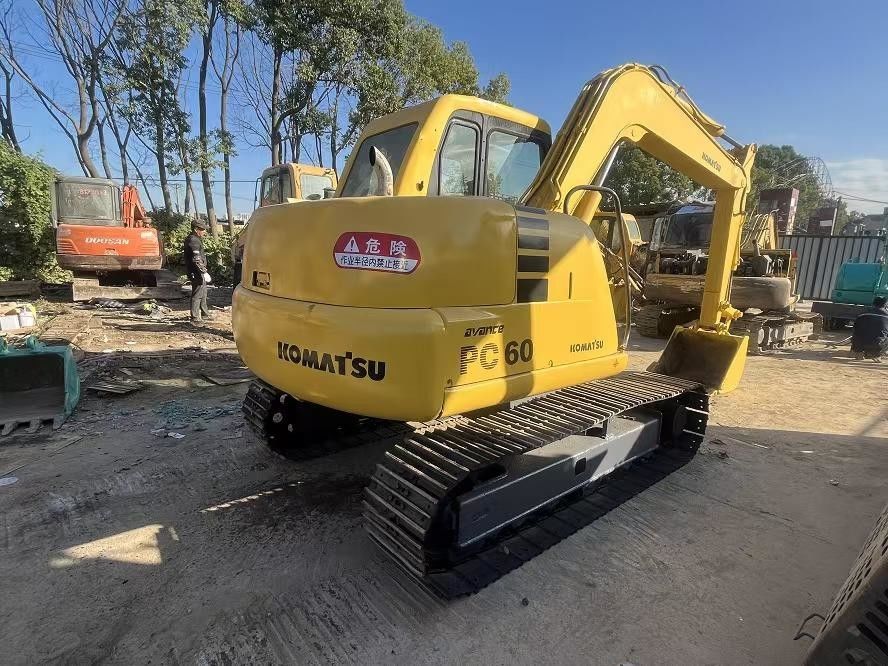 Excavadora KOMATSU PC60-7 de segunda mão Equipamento de escavação de escavadoras de trilhos