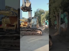 A Suécia importou uma máquina de escavadeira de alta qualidade, a Volvo 240, quase nova.